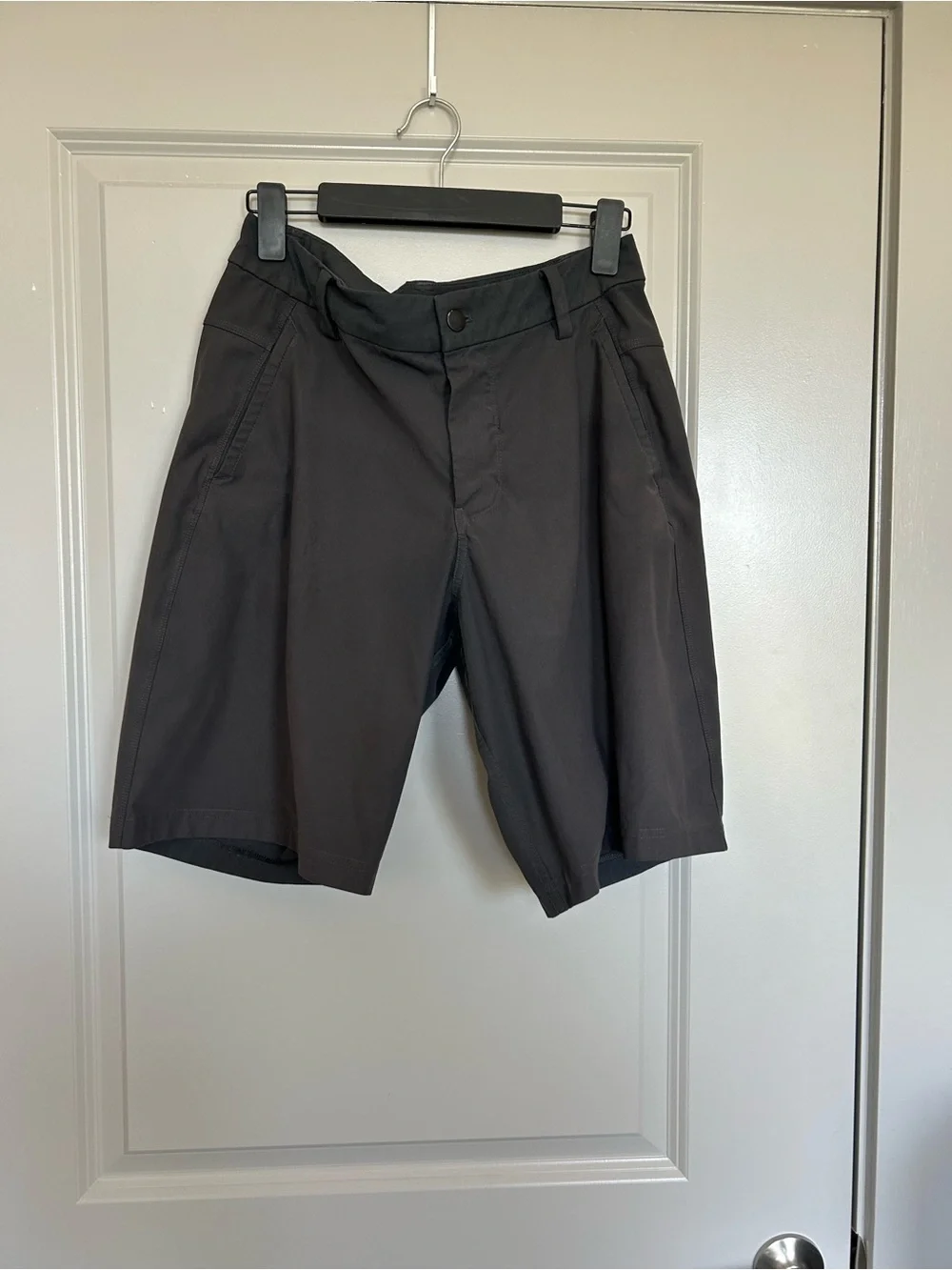 lululemon athletica Men's Black Flat-Front Shorts